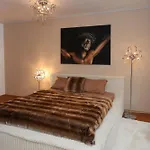 Möbelierte 3-Zimmer-Wohnung mit luxuriöser Innenausstattung in Zentrum