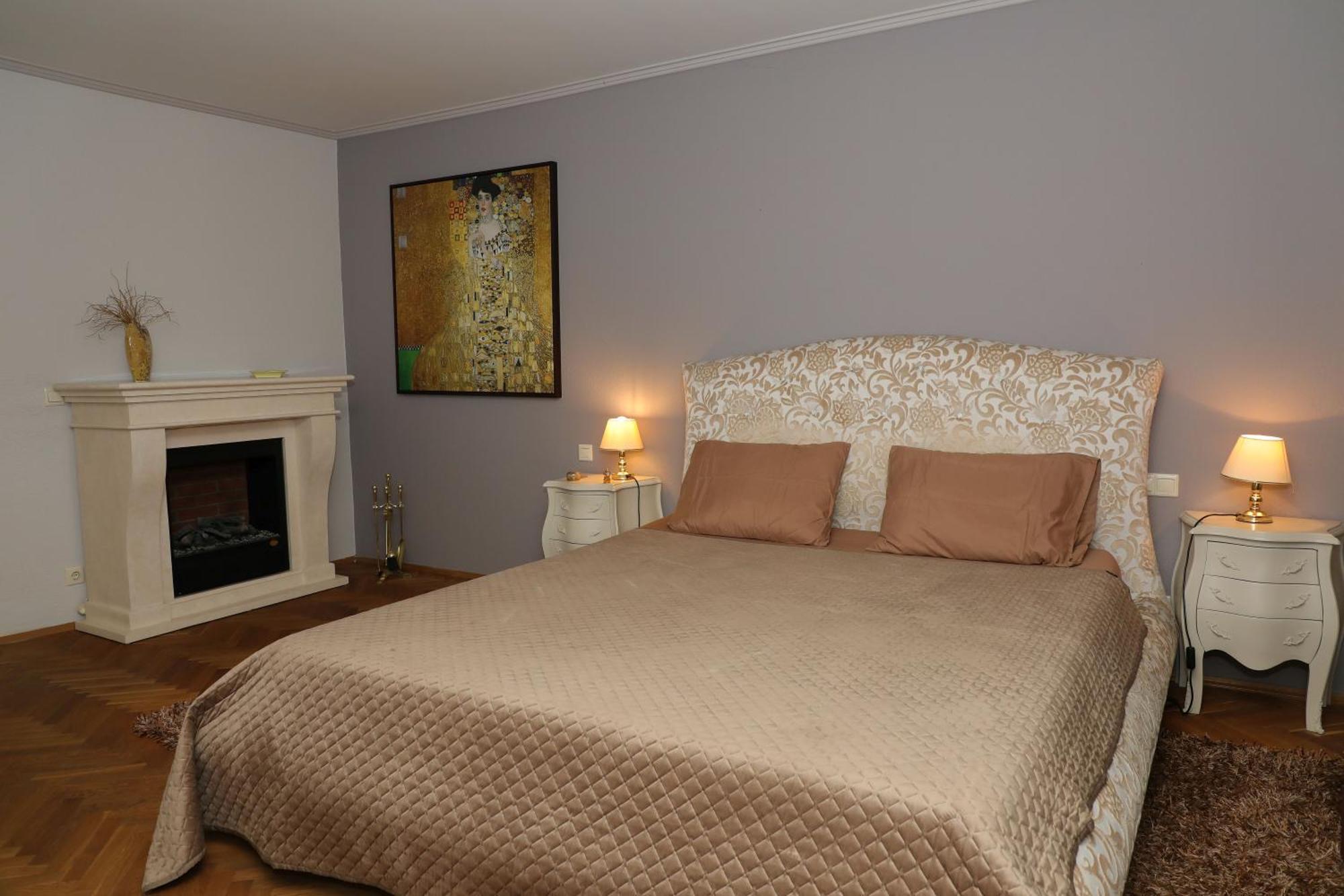 Apartment Möbelierte 3-zimmer-wohnung Mit Luxuriöser Innenausstattung In Zentrum *