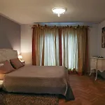 Moebelierte 3-zm-wohnung Mit Luxurioeser Innenausstattung In Zentrum *