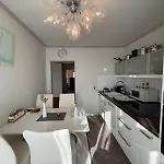 Apartment Moebelierte 3-zm-wohnung Mit Luxurioeser Innenausstattung In Zentrum