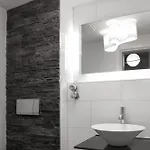 Moebelierte 3-zm-wohnung Mit Luxurioeser Innenausstattung In Zentrum Dusseldorf