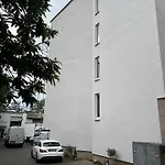Moebelierte 3-zm-wohnung Mit Luxurioeser Innenausstattung In Zentrum Apartment *