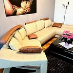 Apartment Moebelierte 3-zm-wohnung Mit Luxurioeser Innenausstattung In Zentrum Dusseldorf