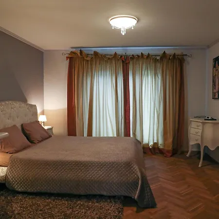 Möbelierte 3-zimmer-wohnung Mit Luxuriöser Innenausstattung In Zentrum *