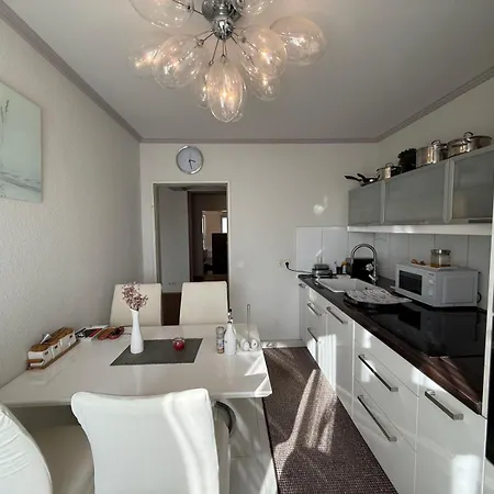 Apartment Möbelierte 3-zimmer-wohnung Mit Luxuriöser Innenausstattung In Zentrum