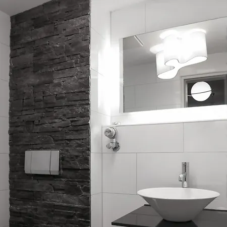 Möbelierte 3-zimmer-wohnung Mit Luxuriöser Innenausstattung In Zentrum Düsseldorf