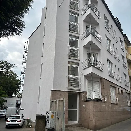 Möbelierte 3-zimmer-wohnung Mit Luxuriöser Innenausstattung In Zentrum Apartment