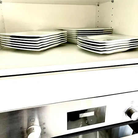 Möbelierte 3-zimmer-wohnung Mit Luxuriöser Innenausstattung In Zentrum Apartment Düsseldorf