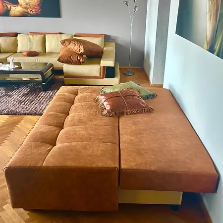 Möbelierte 3-zimmer-wohnung Mit Luxuriöser Innenausstattung In Zentrum *