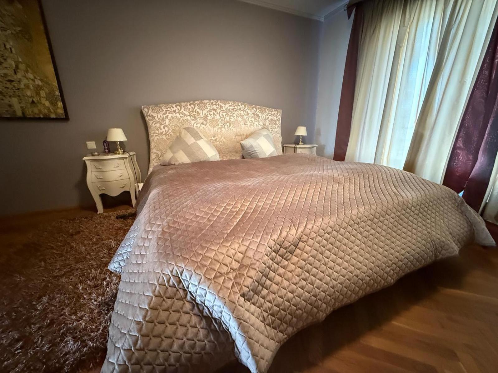 Appartement Moebelierte 3-zm-wohnung Mit Luxurioeser Innenausstattung In Zentrum