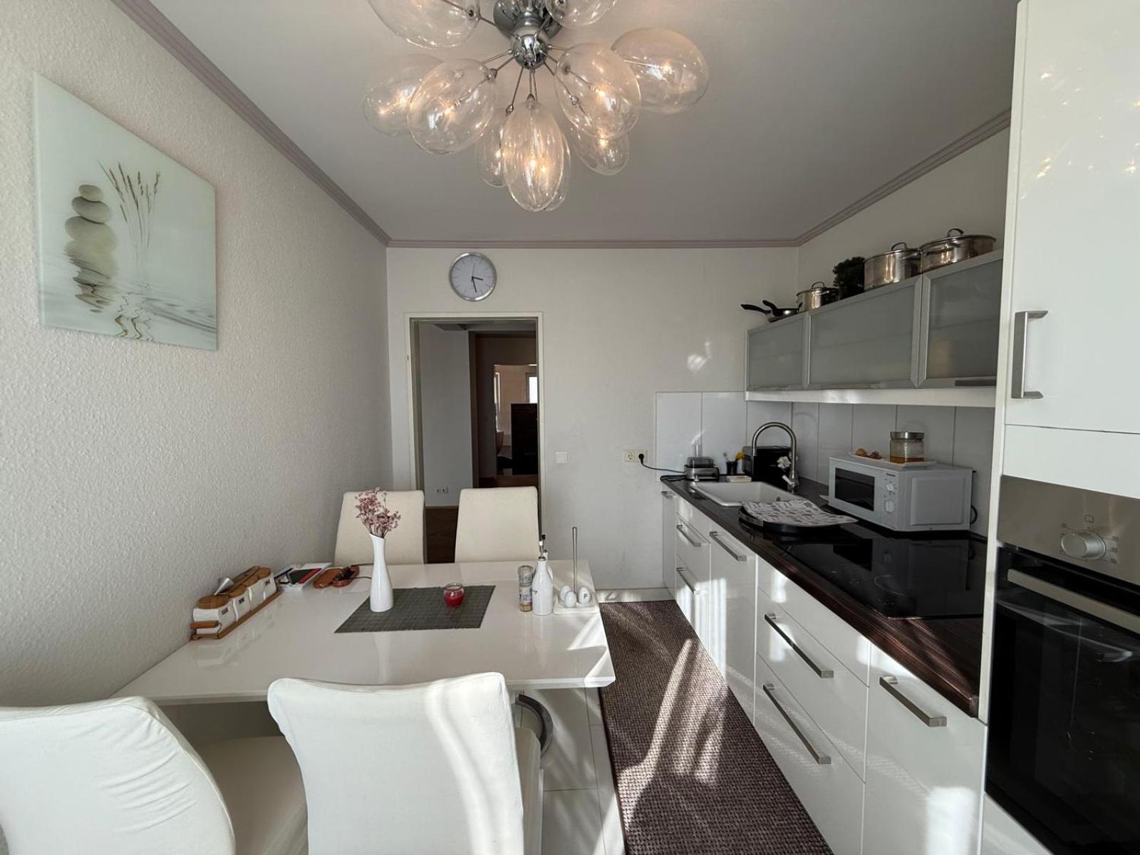 Appartement Moebelierte 3-zm-wohnung Mit Luxurioeser Innenausstattung In Zentrum