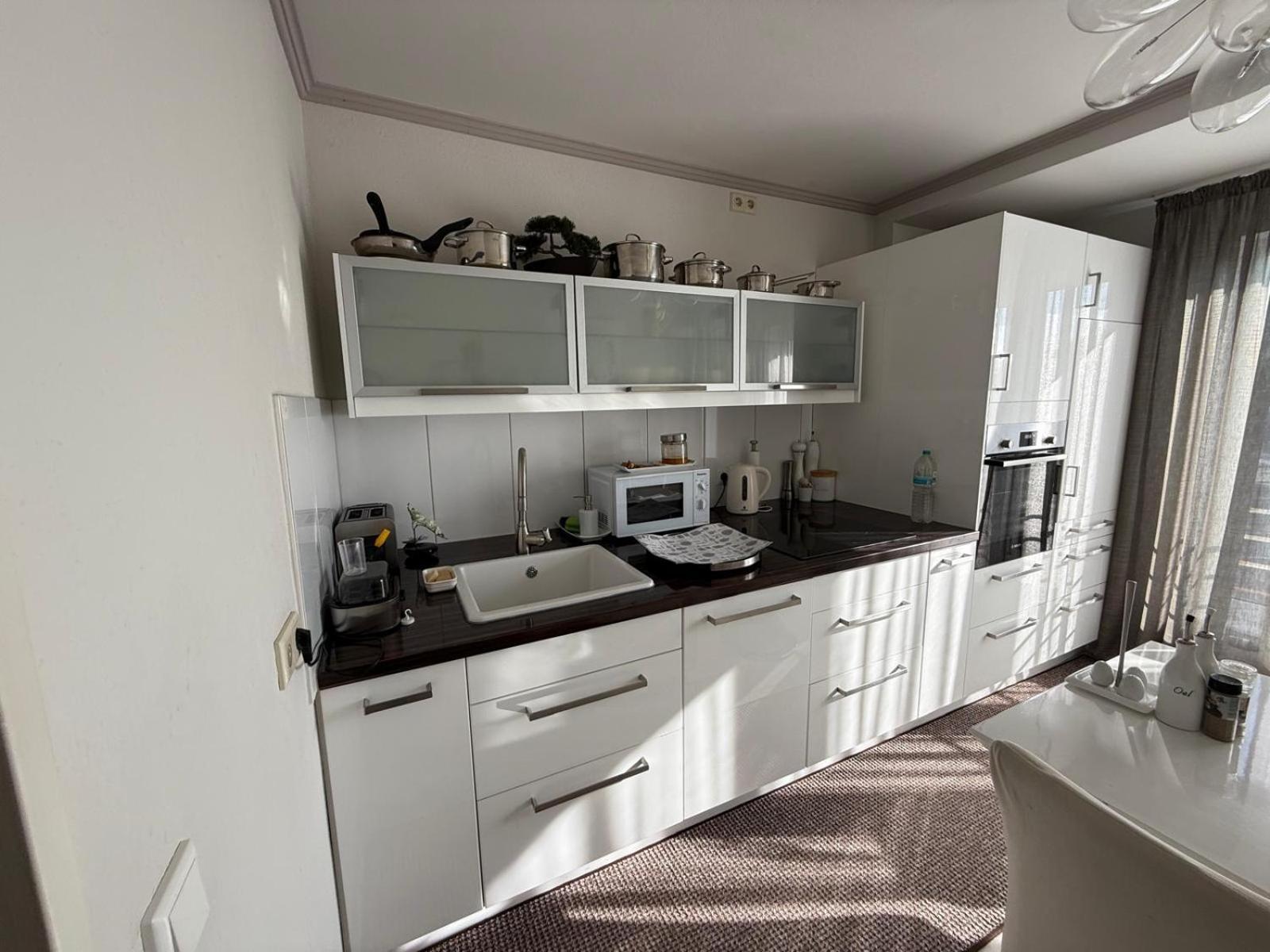 Moebelierte 3-zm-wohnung Mit Luxurioeser Innenausstattung In Zentrum Appartement