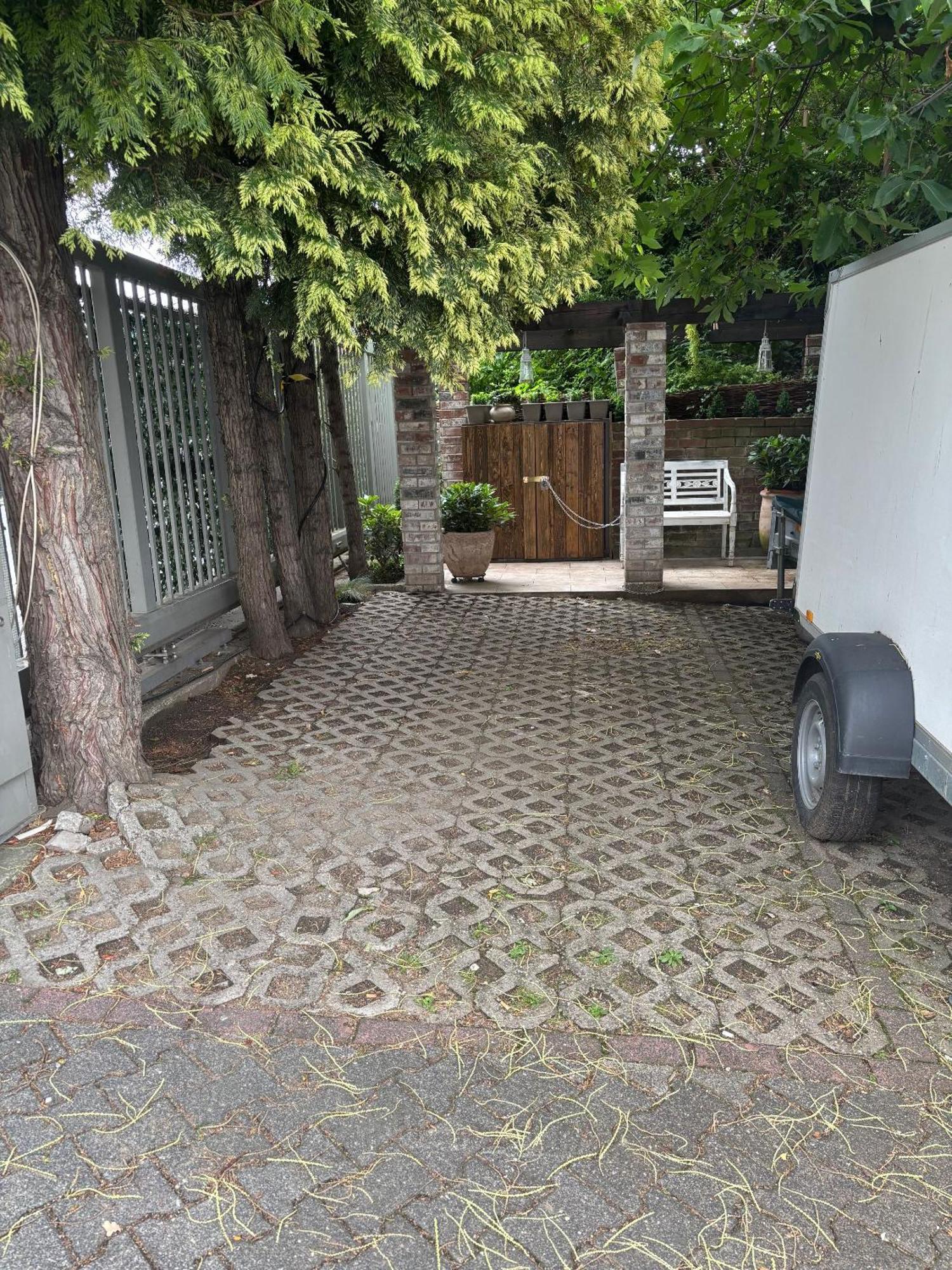 Moebelierte 3-zm-wohnung Mit Luxurioeser Innenausstattung In Zentrum Düsseldorf