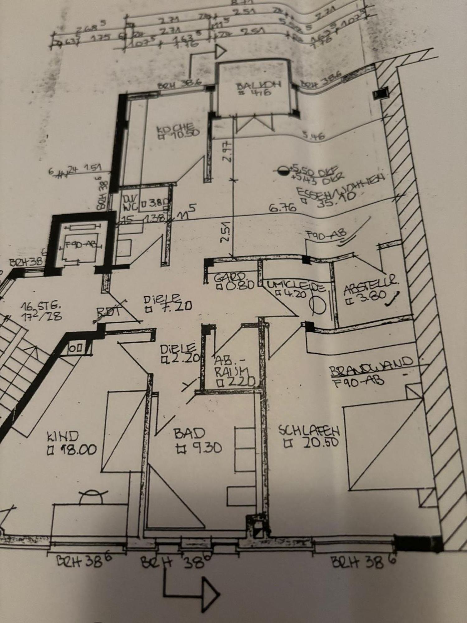 Moebelierte 3-zm-wohnung Mit Luxurioeser Innenausstattung In Zentrum