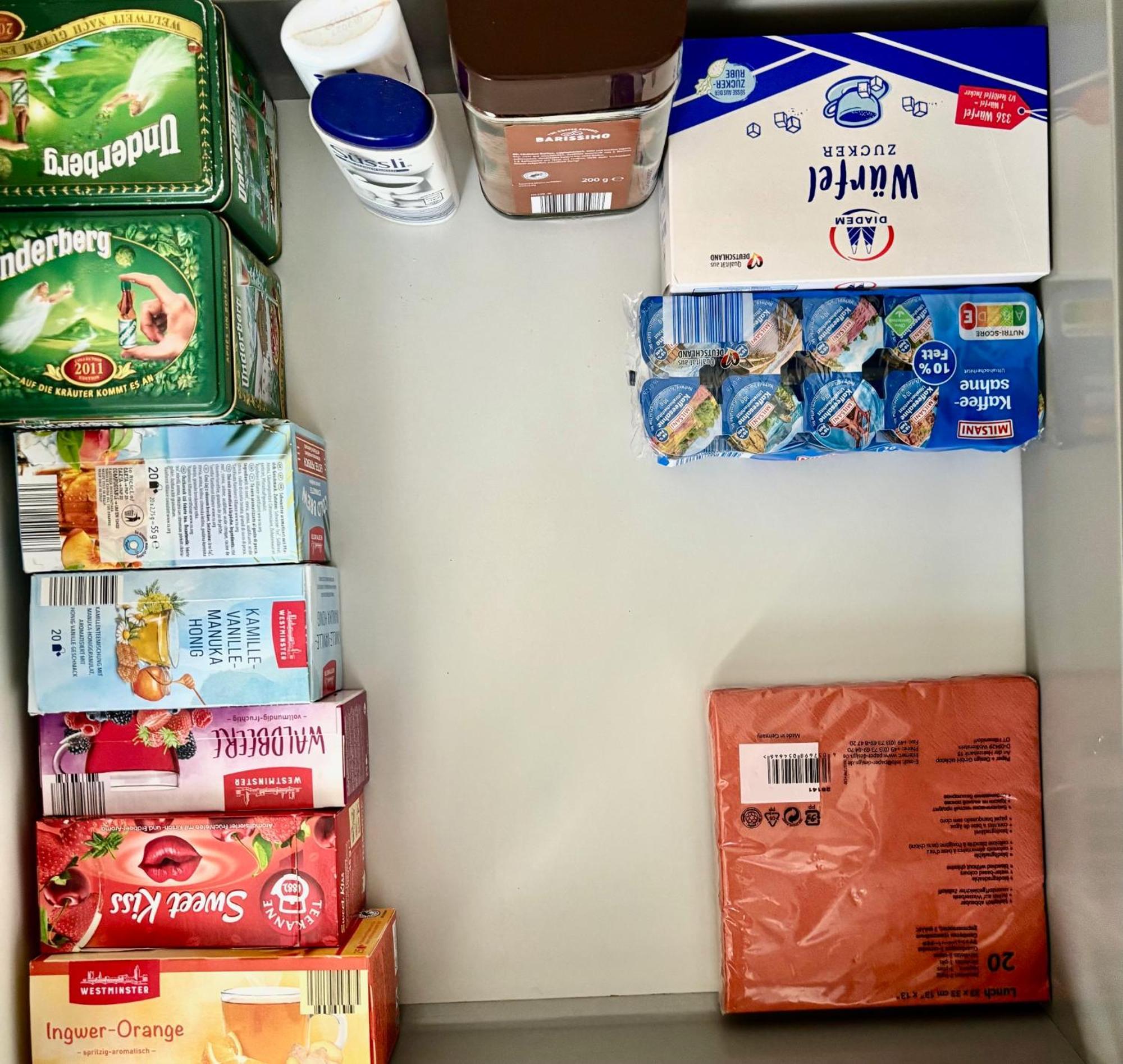 Moebelierte 3-zm-wohnung Mit Luxurioeser Innenausstattung In Zentrum *