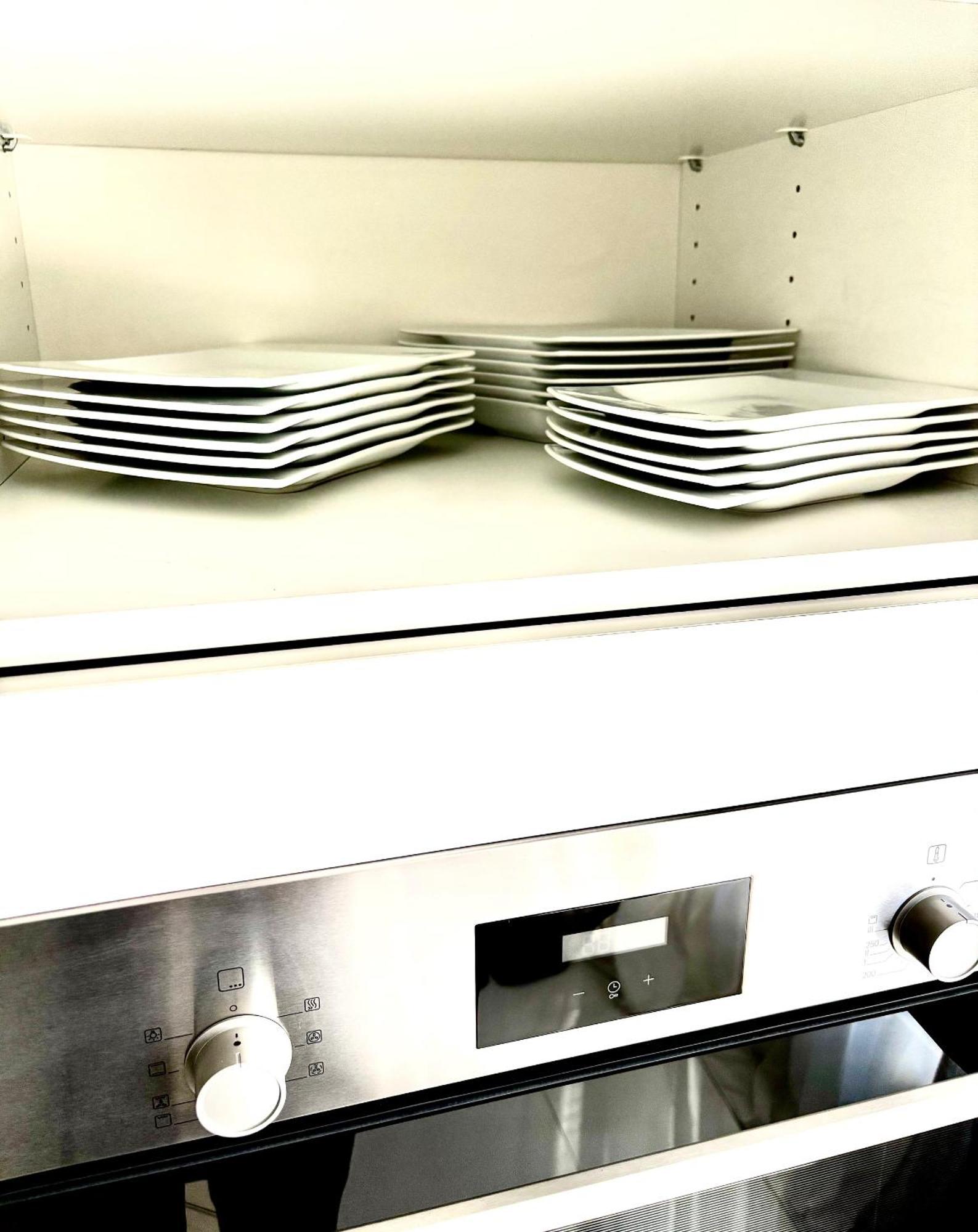 Moebelierte 3-zm-wohnung Mit Luxurioeser Innenausstattung In Zentrum Appartement Düsseldorf