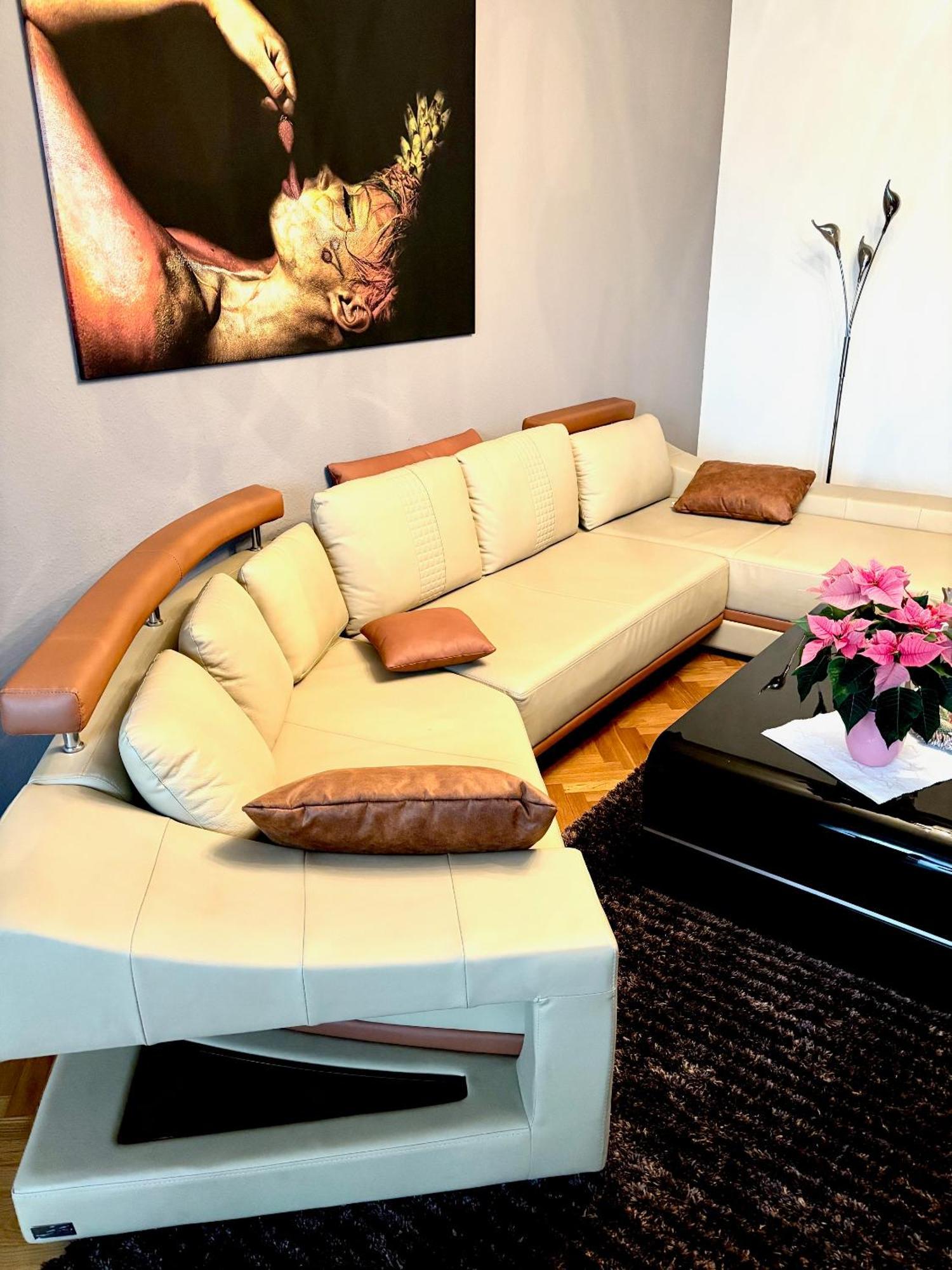 Appartement Moebelierte 3-zm-wohnung Mit Luxurioeser Innenausstattung In Zentrum Düsseldorf