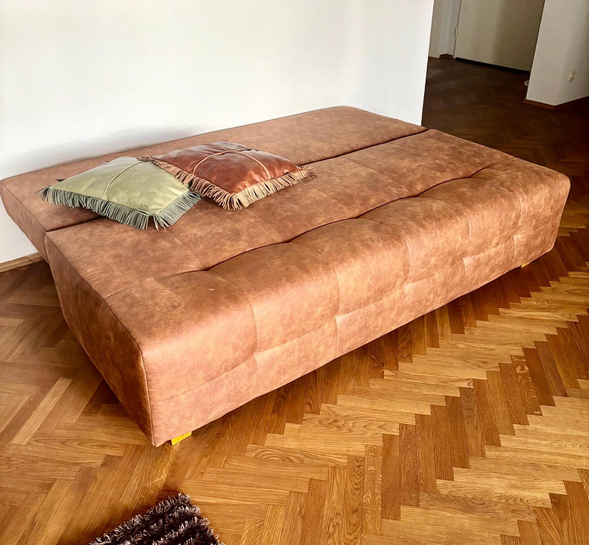 Moebelierte 3-zm-wohnung Mit Luxurioeser Innenausstattung In Zentrum Appartement *