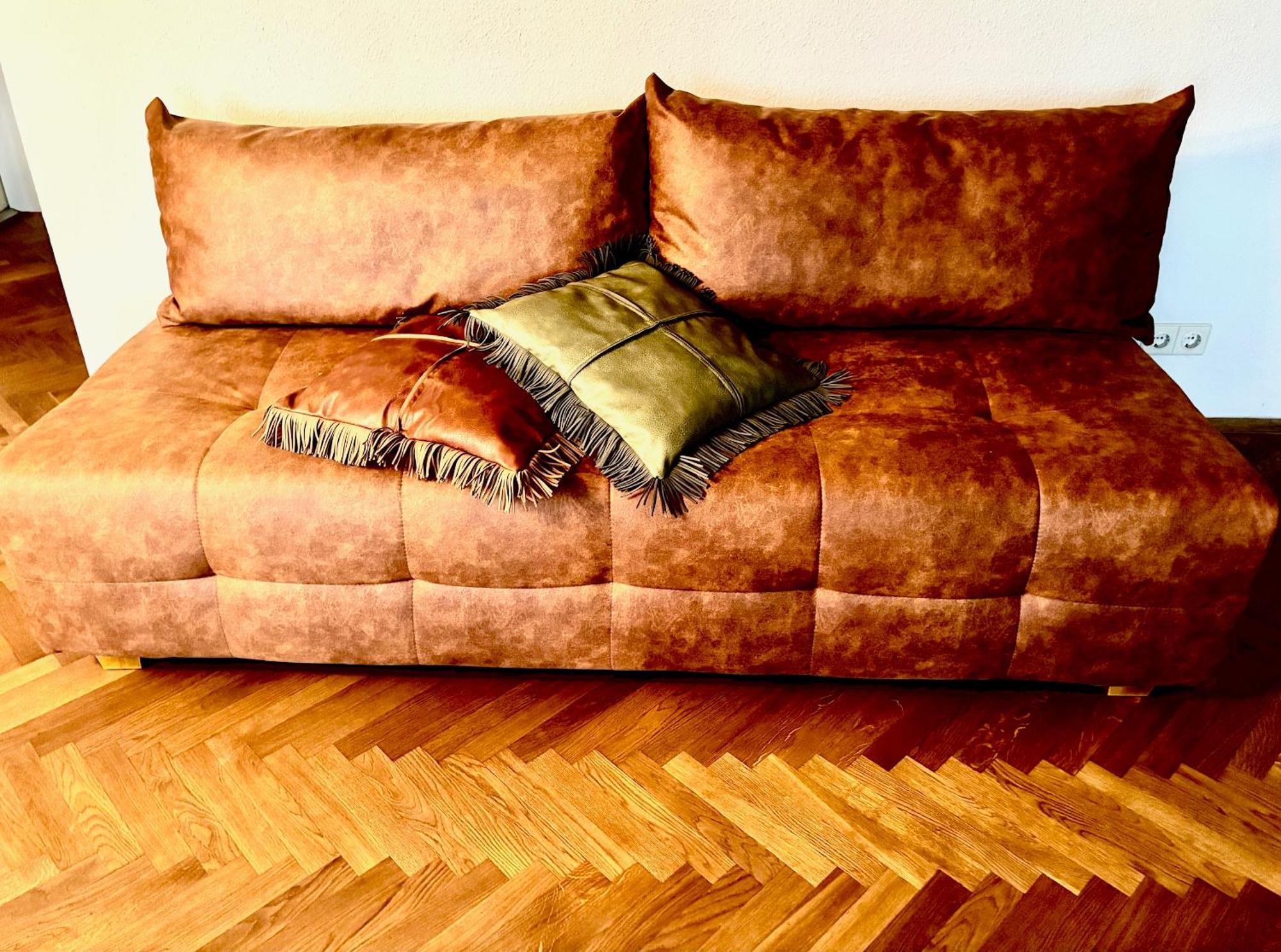 Moebelierte 3-zm-wohnung Mit Luxurioeser Innenausstattung In Zentrum Appartement Düsseldorf