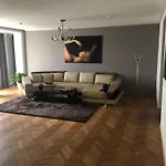 Möbelierte 3-Zimmer-Wohnung mit luxuriöser Innenausstattung in Zentrum